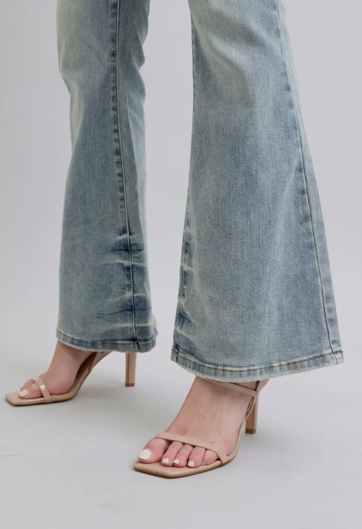 Tinted Pin Tack
Detail Flare Judy Blue