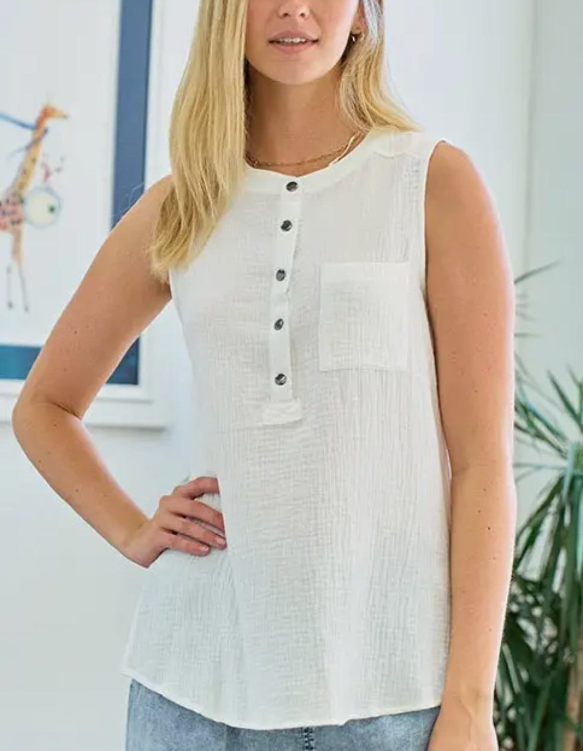 Cotton Gauze Round Hem
Neck Top with Pocket